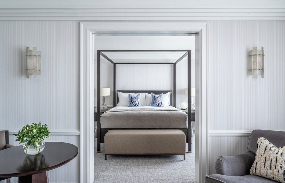 Signature Suite, 1 King Bed photo 1