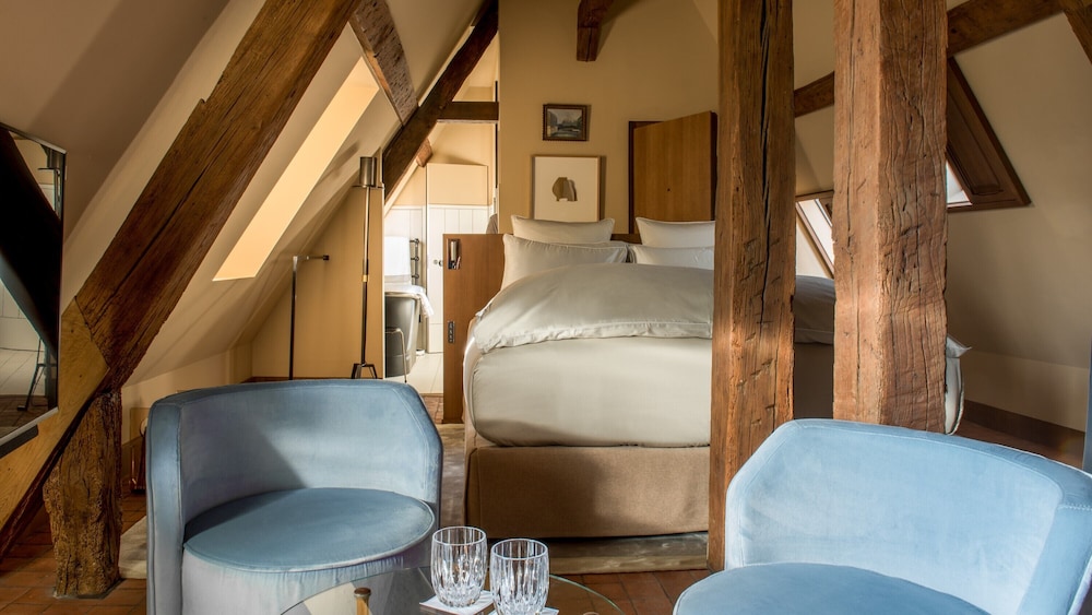 Superior Room,1 King Bed, Pool Access, Garden View, Attic Floor (accessible by stairs) photo 3