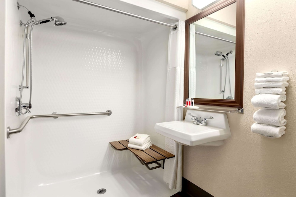 Double Room, Accessible - Photo 4
