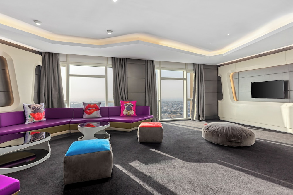 Suite, 1 King Bed (Vibrant Suite)
