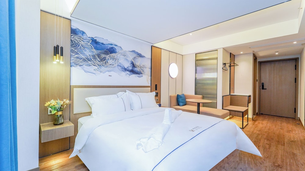 Chic Deluxe King Room