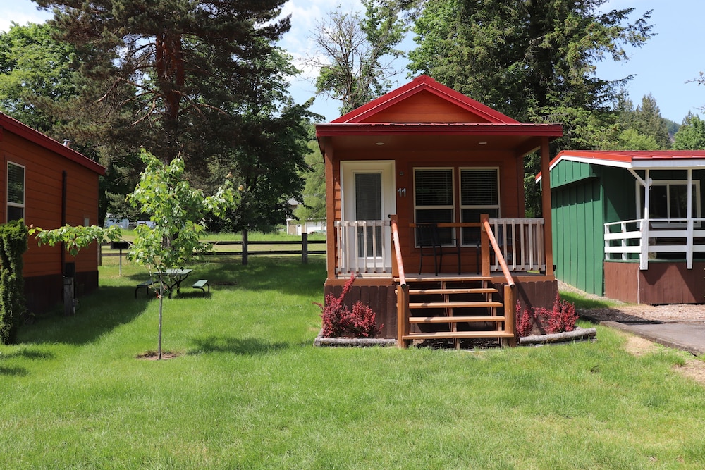 Cabin 11 photo 1