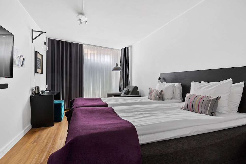 Family Room, 2 Twin Beds, Non Smoking - Photo 6