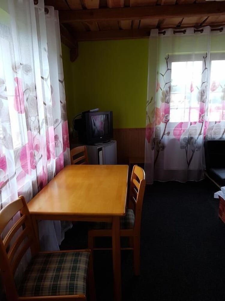 Standard Room, Multiple Beds - Photo 4