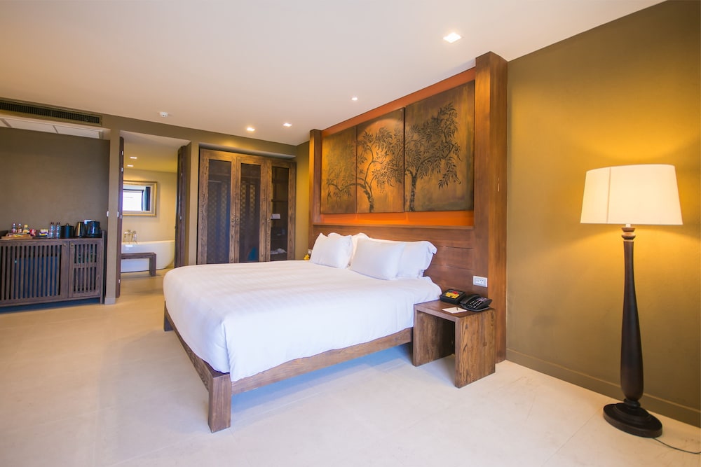 Grand Deluxe Room - Photo 7