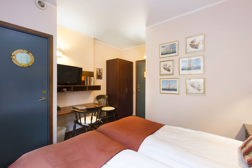 Captains Double Room