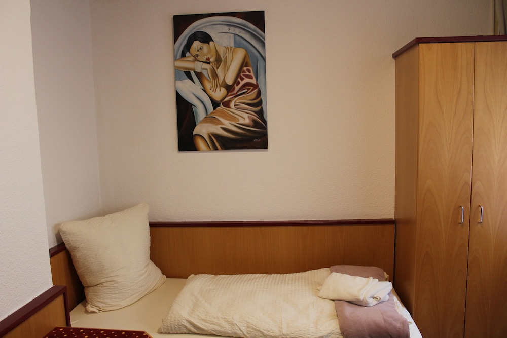 Basic Single Room photo 2