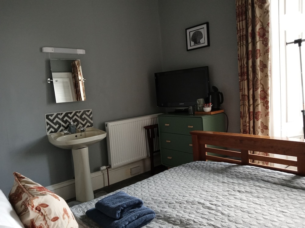 Basic Double Room, 1 Double Bed, Shared Bathroom photo 1