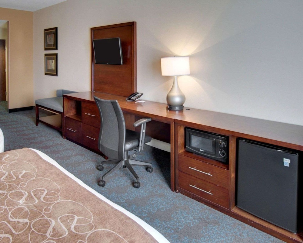 Suite, 2 Queen Beds, Accessible Roll-In Shower, Non Smoking photo 3