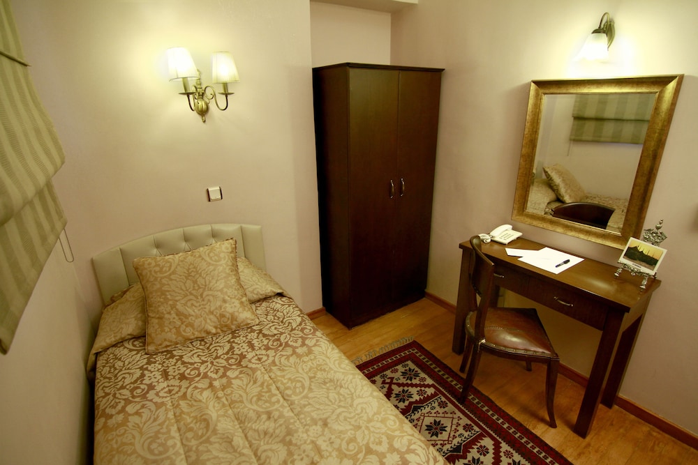 Small Single Room photo 1