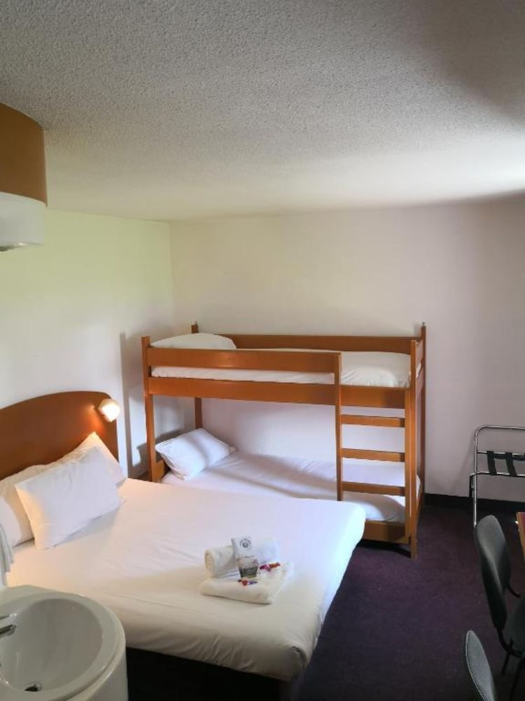 Standard Twin Room - Photo 1