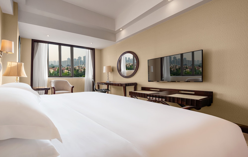 Premium Room, 1 King Bed, Hill View photo 2