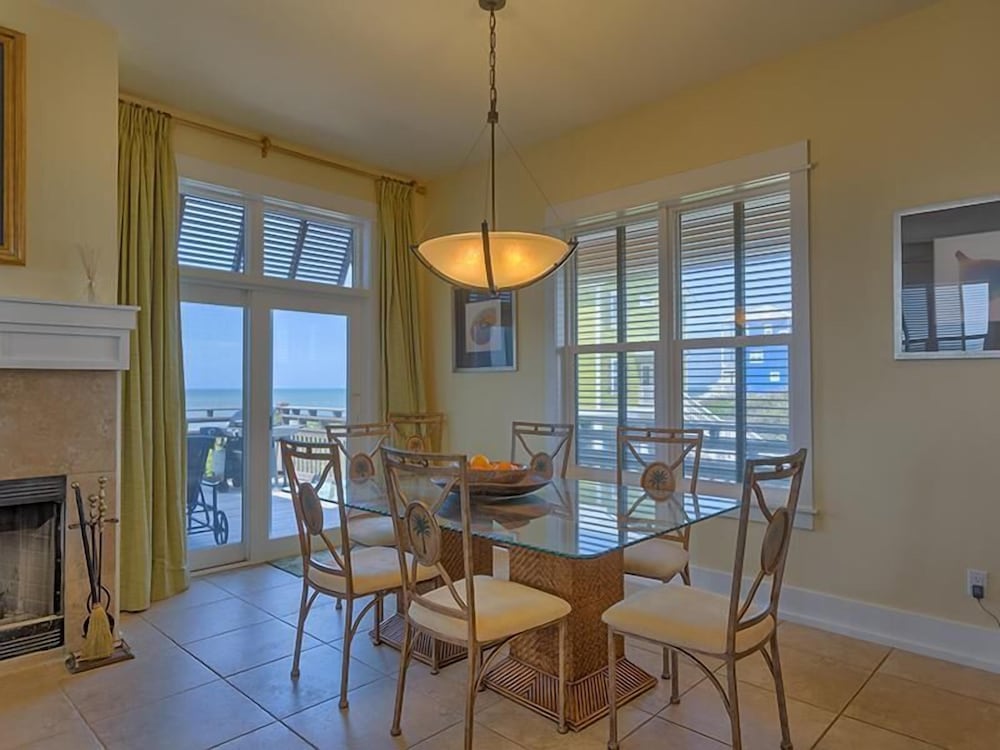 Apartment, 4 Bedrooms, Sea Facing photo 2