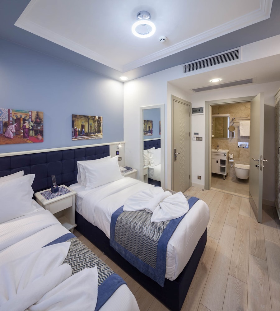 Standard Double or Twin Room photo 3