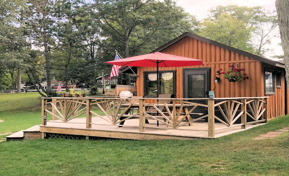 Cabin 3, Lakefront photo 1