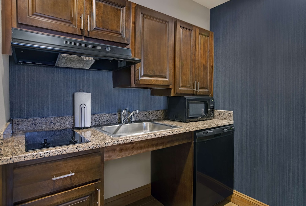 Suite, 2 Queen Beds, Accessible (Roll-in Shower) - Photo 4