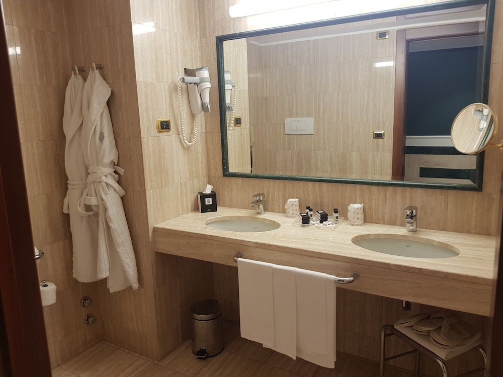 Suite - Photo 5
