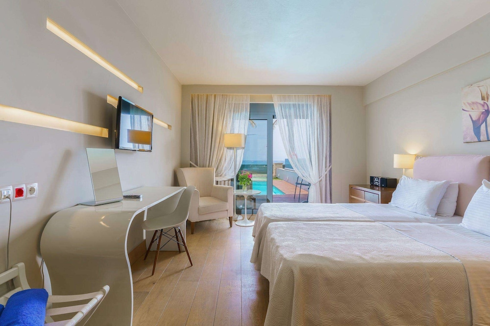 Superior Room with Private Pool & Sea View