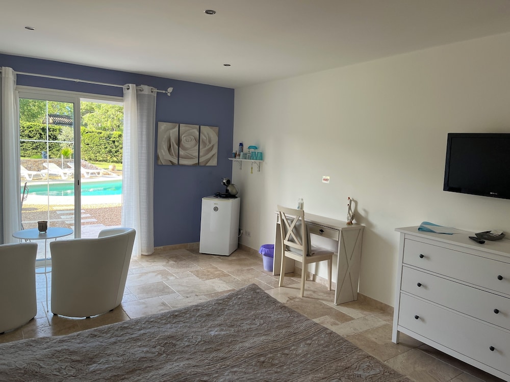 Double Room, 1 Queen Bed photo 1