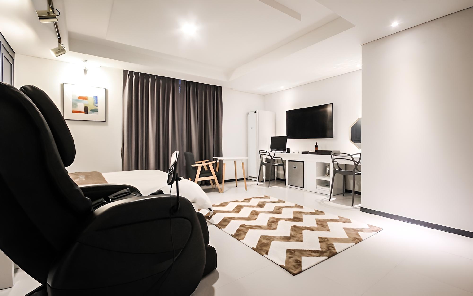 Room (Premium (Netflix available styler pro) - Photo 2