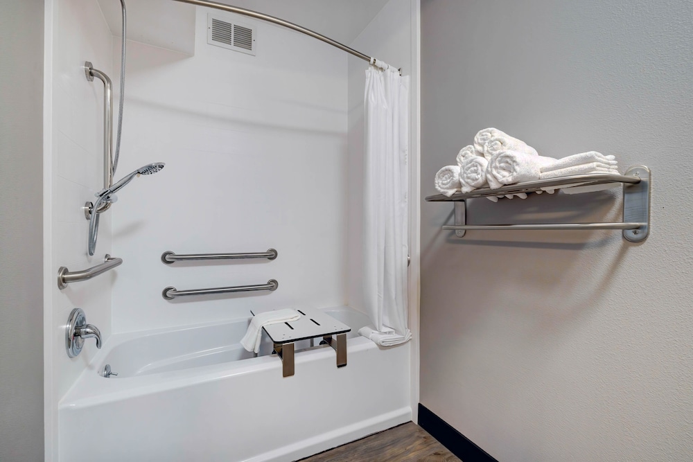 Standard Room, 2 Queen Beds, Accessible, Non Smoking - Photo 5