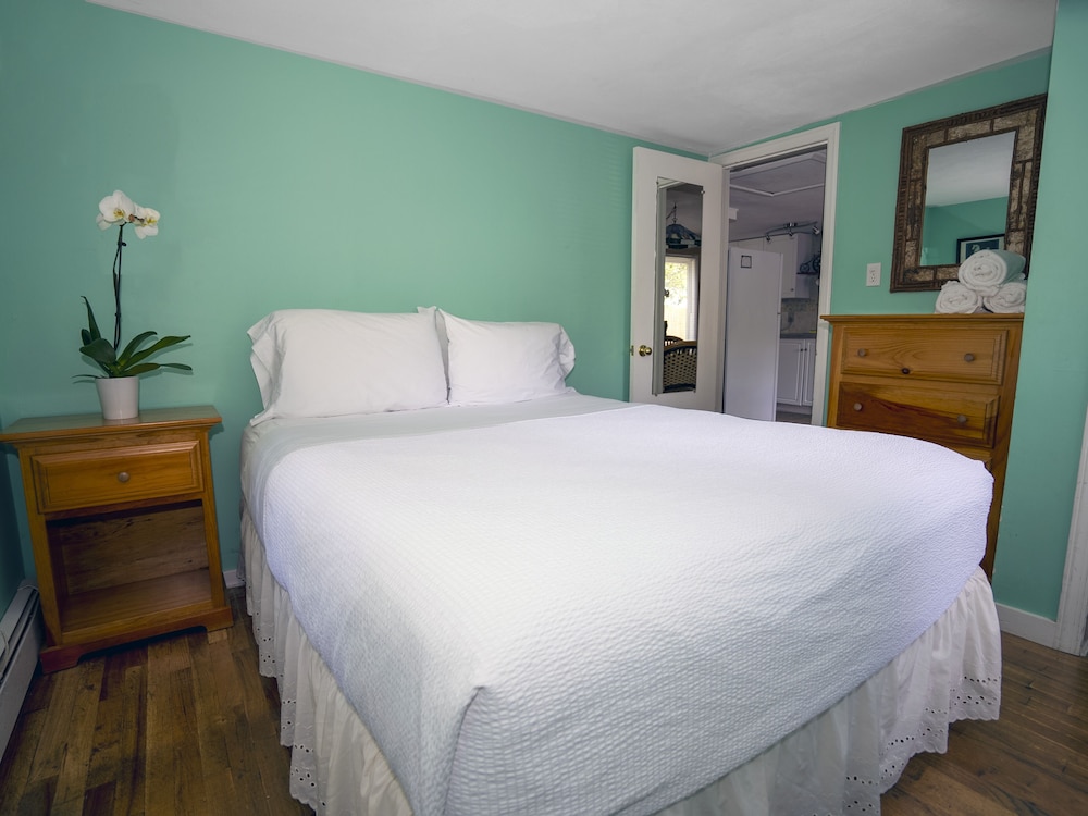 Cottage, 3 Bedrooms (1 Queen & 4 Twin Beds - Pet Friendly +FEE)