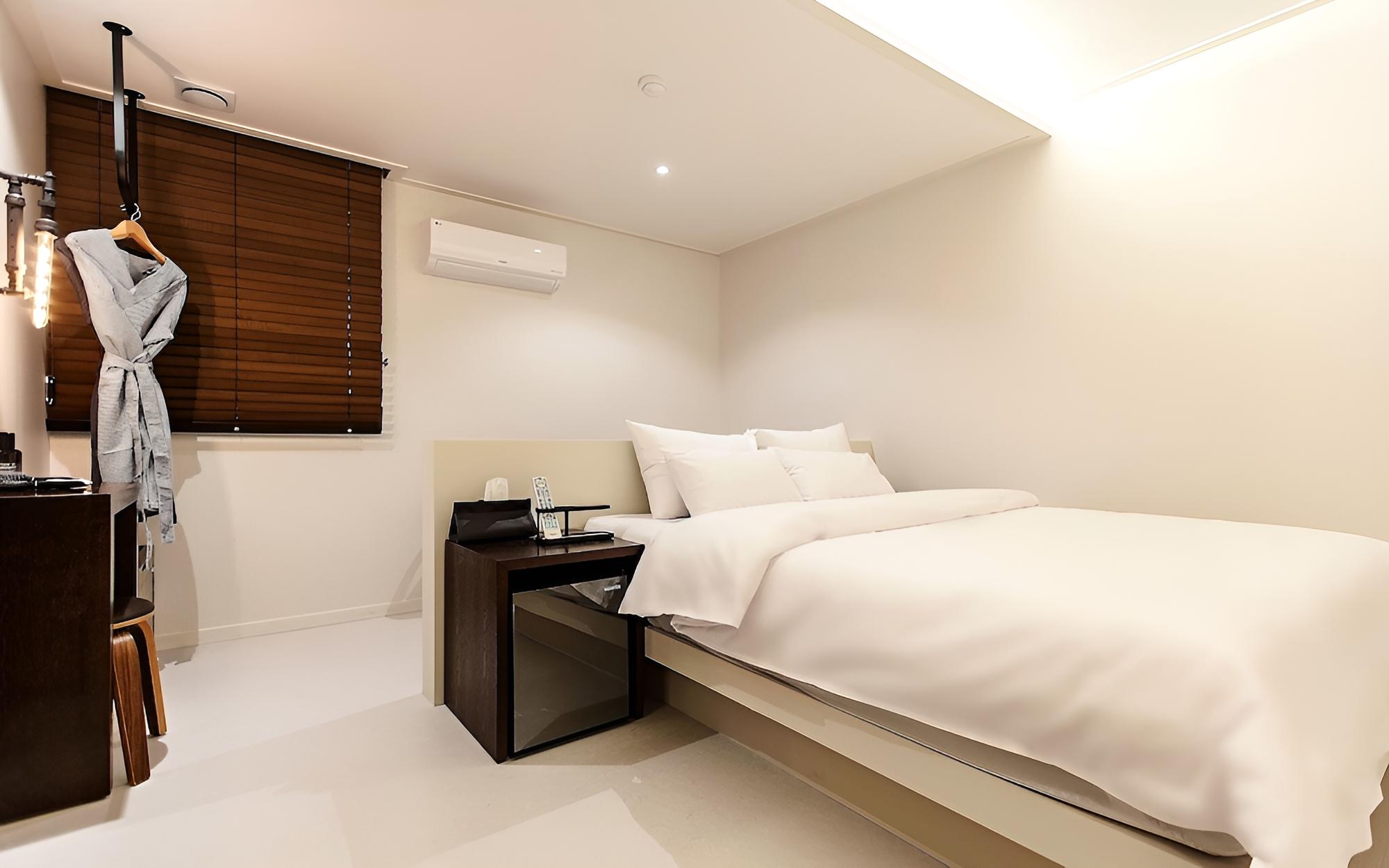 Room (Standard (Wave & Movienet available)) photo 1