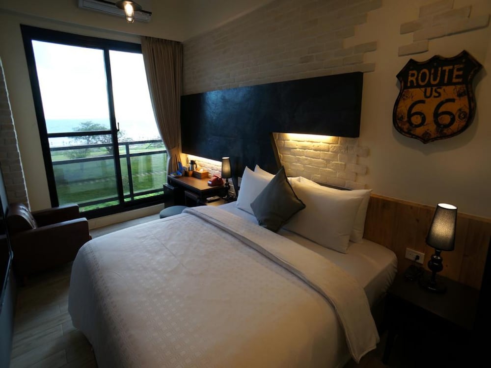 Elite Double Room, 1 Queen Bed, Balcony, Sea Facing photo 2