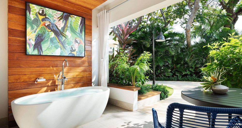 Luxury Room, Patio, Poolside photo 2