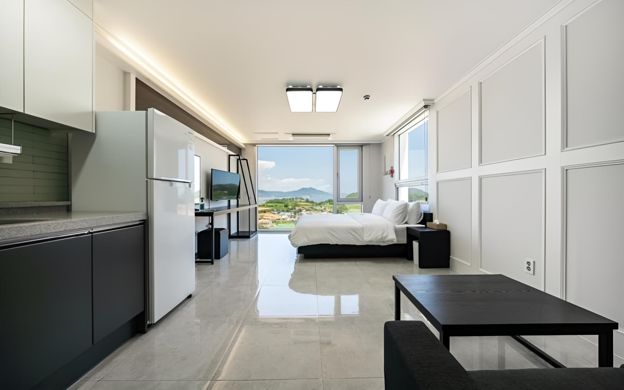 Room (Room 303 (Ocean View)) - Photo 3