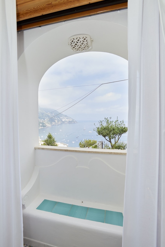 Standard Double or Twin Room, 1 Bedroom, Air conditioning, Sea View - Photo 5
