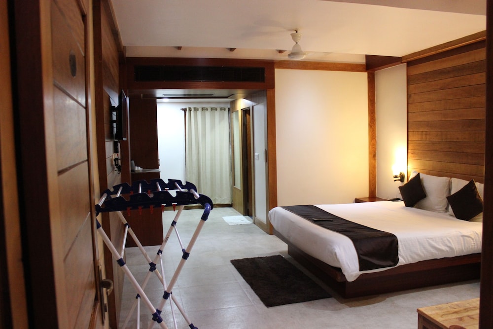Executive Double Room, 1 King Bed, Balcony, Garden View photo 1