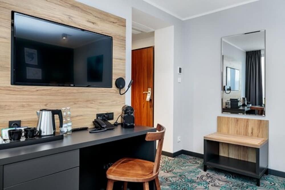 Executive Room, 1 Queen Bed - Photo 7