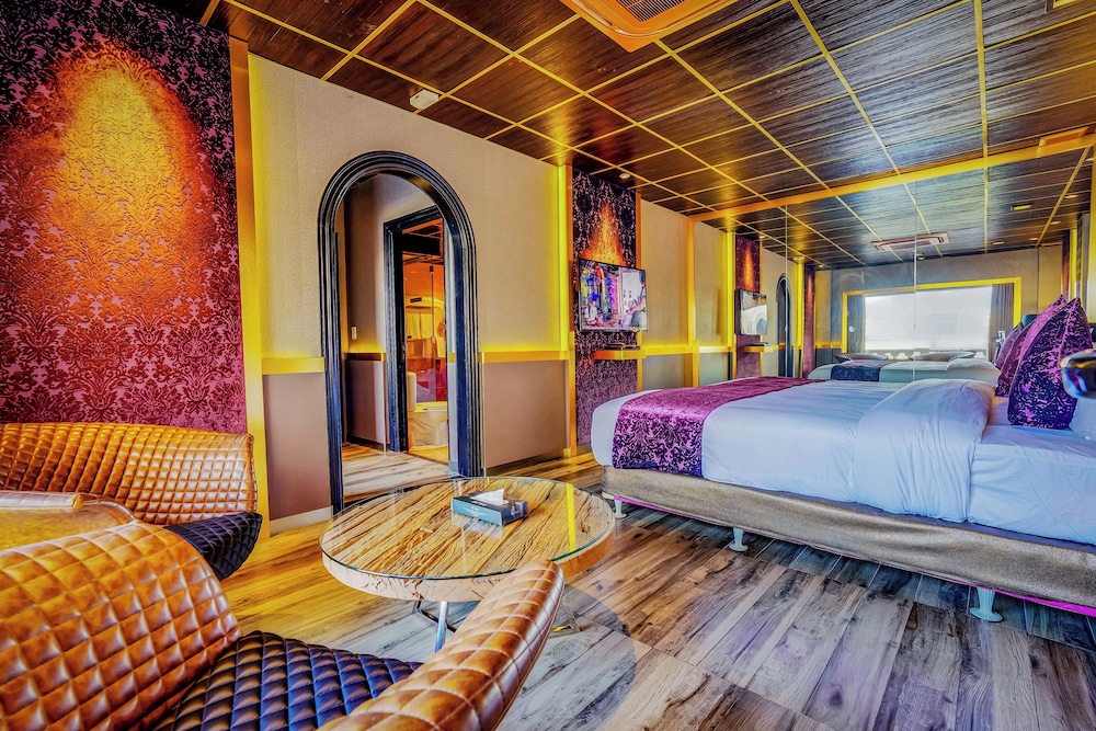 Deluxe Penthouse - Photo 2