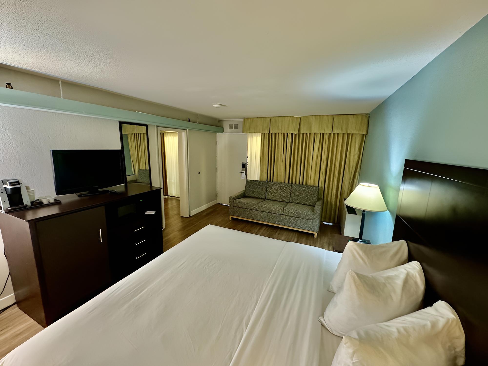 Suite, 2 Bedrooms - Photo 5