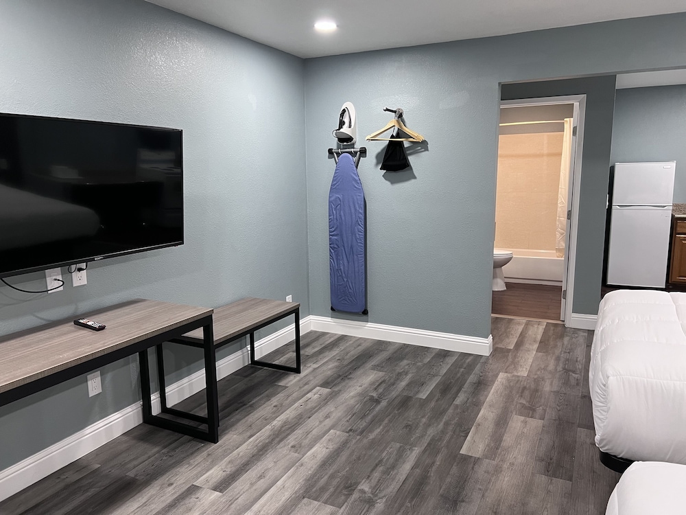 Premium Studio, 2 Queen Beds, Kitchen photo 2