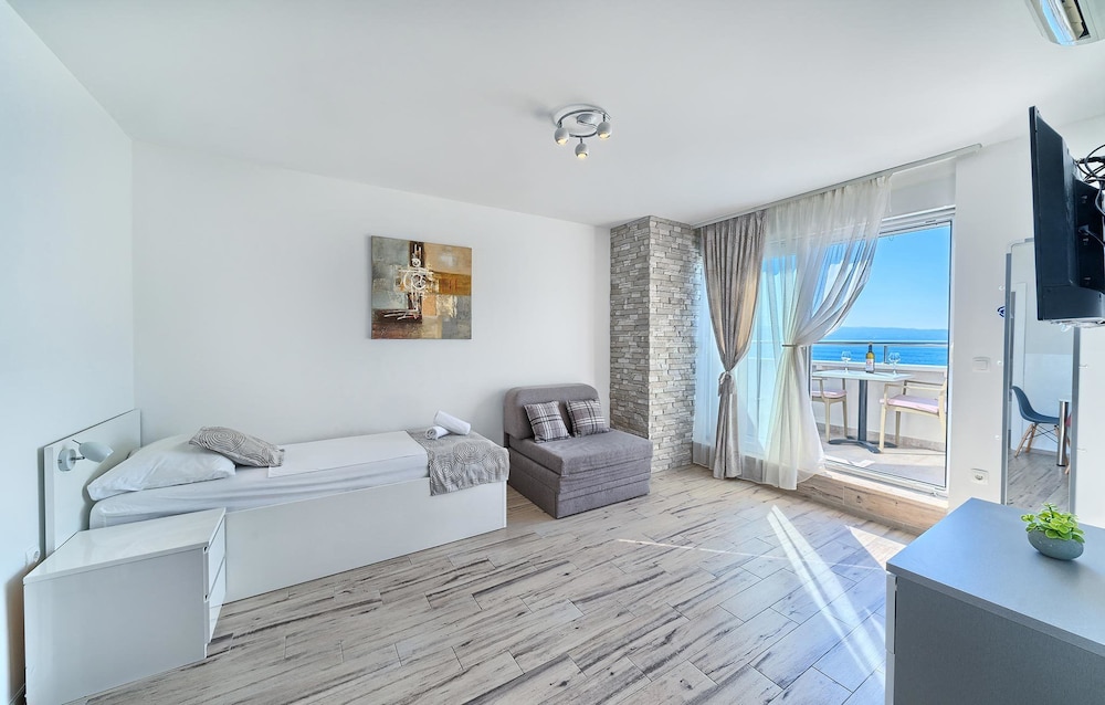 Romantic Apartment, Balcony, Sea View