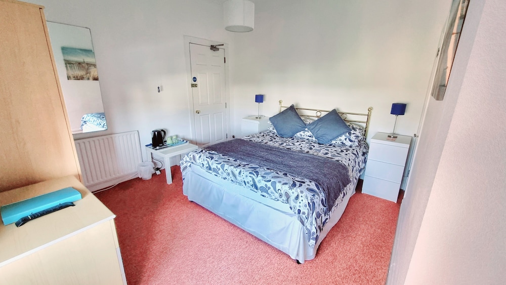 Basic Double Room, Ensuite (Room 3)