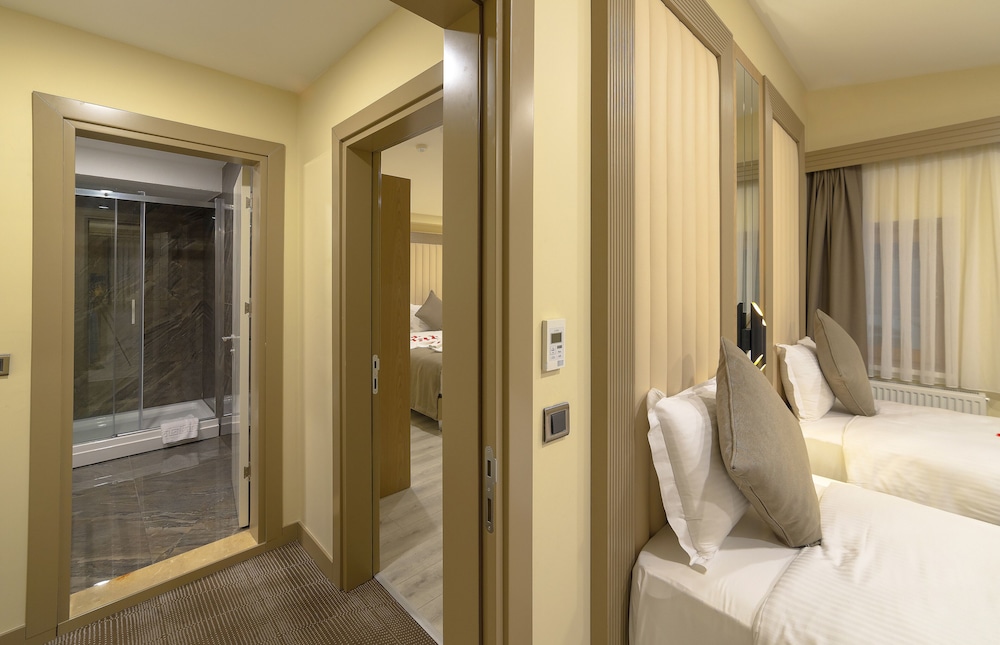Superior Quadruple Room photo 2