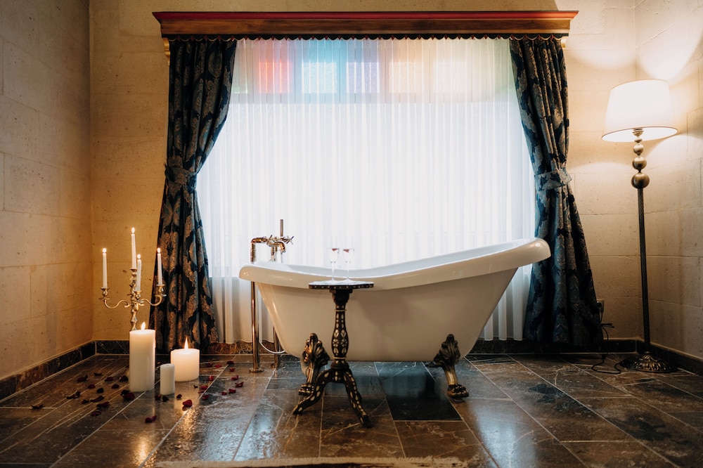 Superior Suite - Photo 19