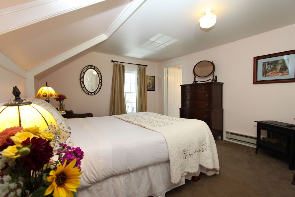 Room (Olallieberry) photo 2