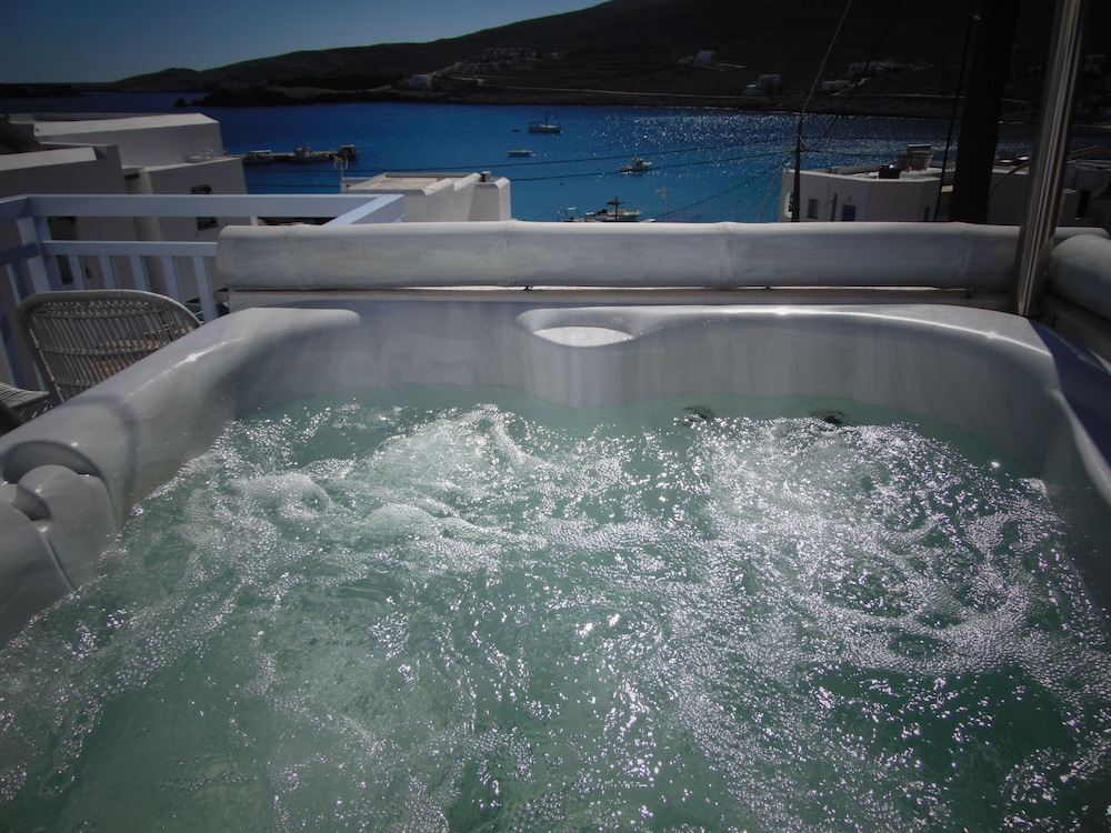 Junior Suite, Jetted Tub, Sea View photo 3