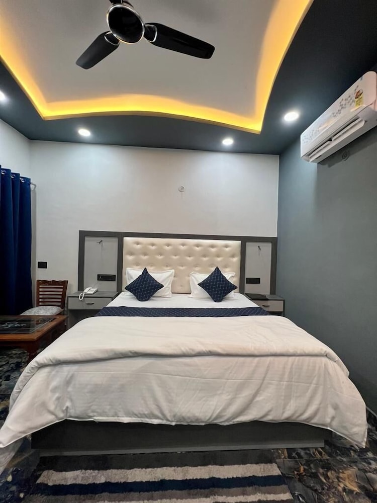 Deluxe Room - Photo 8