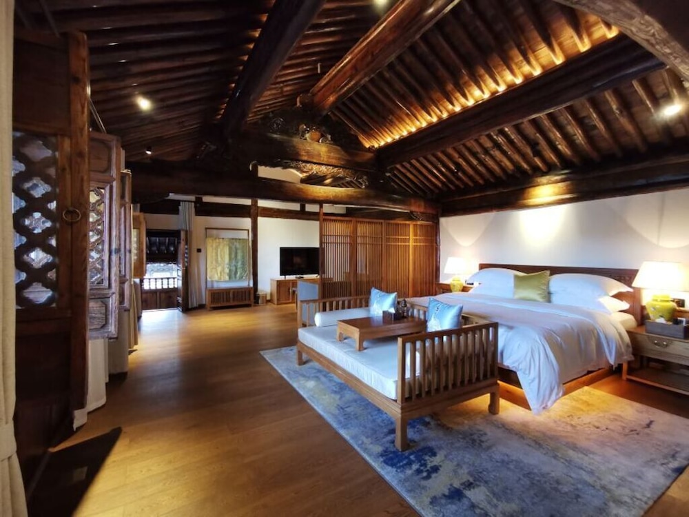 Luxury Suite, Courtyard View
