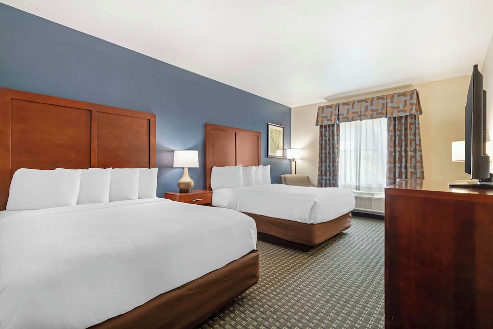 Standard Room, 2 Queen Beds, Accessible, Bathtub - Photo 1