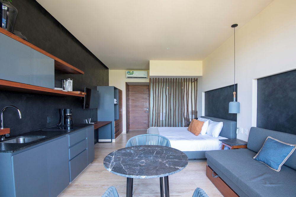 Luxury Suite, 1 King Bed with Sofa bed, Balcony