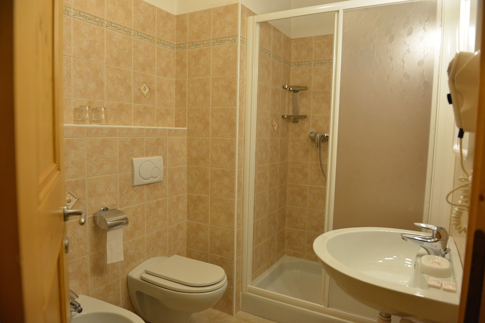 Double or Twin Room photo 2