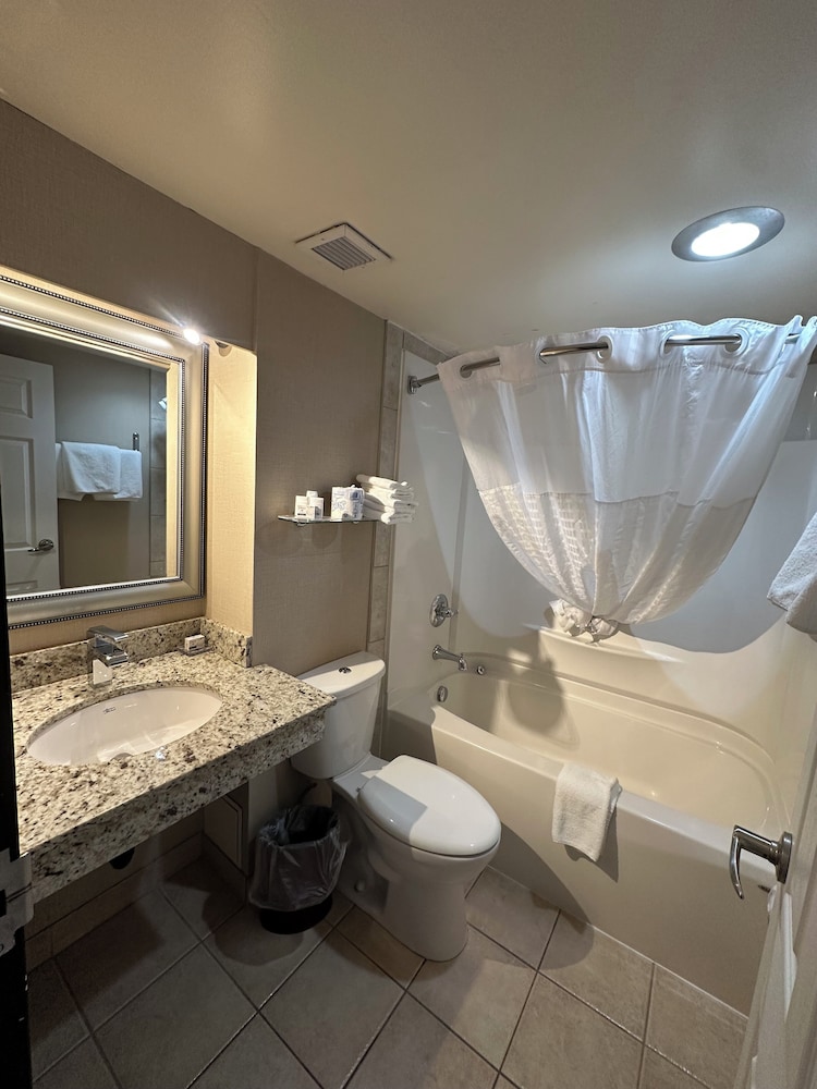 Room, 1 Queen Bed, Non Smoking - Photo 4