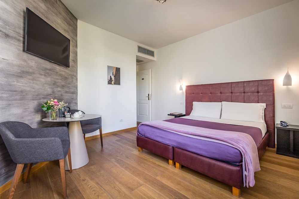 Standard Double Room - Photo 1