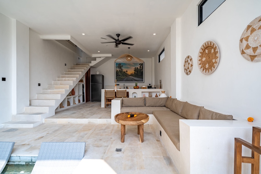 Basic Villa photo 2